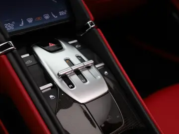 FERRARI Roma Spider - NERO PUROSANGUE - FERRARI HAMBURG