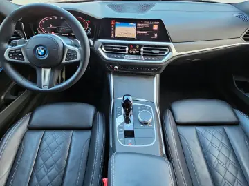 BMW 330e T M Sport 1Hand Individual Top Zustand