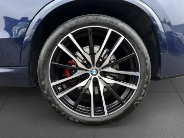 BMW X5 xDr30d MSpo SoftClo DisplayKey TV VentilS 360 DAProf