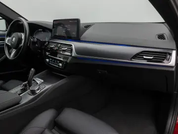 BMW 520d xD M Sport Kamera HUD DAB Alarm Individual