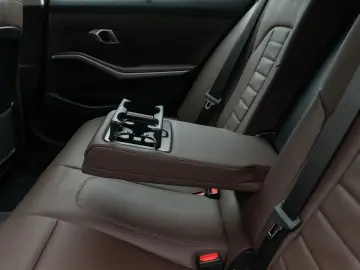 BMW 320d xD Kamera HUD DAB Komfort Sport Individual