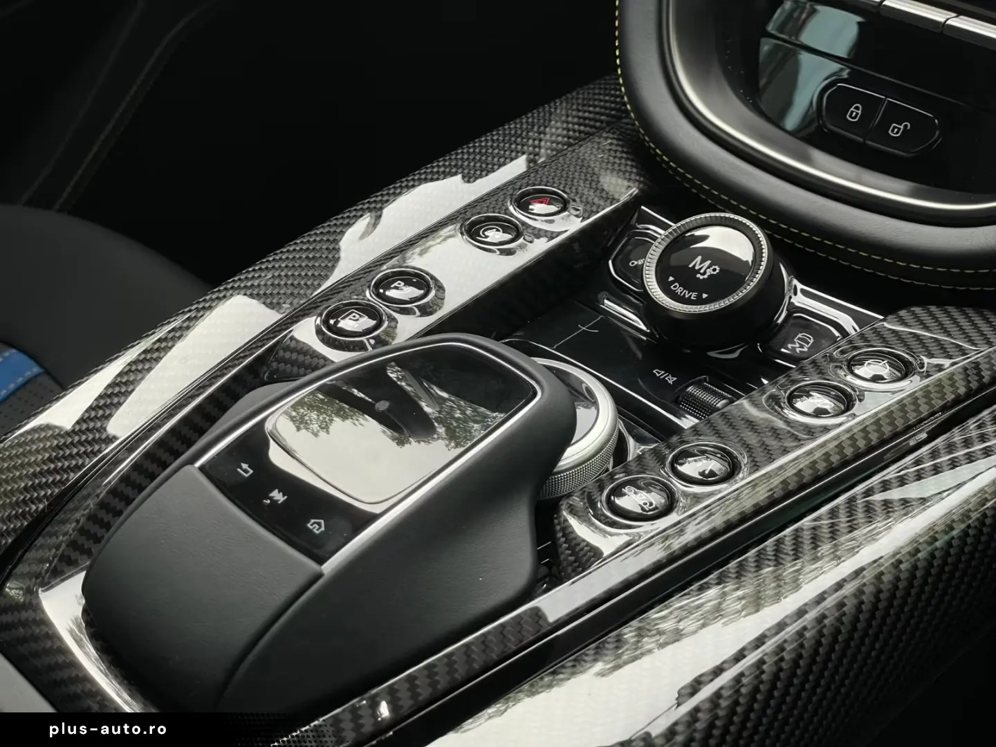 Aston Martin DBX 707