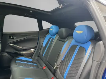 Aston Martin DBX 707