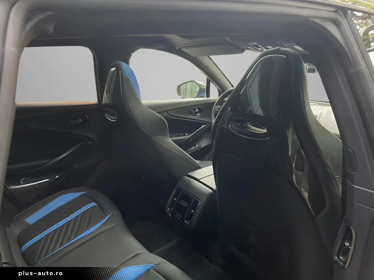 Aston Martin DBX 707