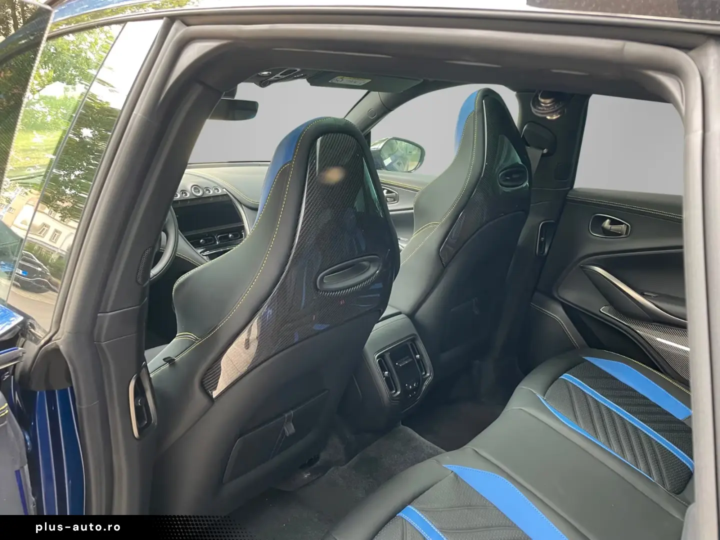 Aston Martin DBX 707