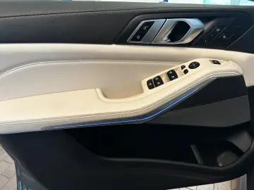 BMW X5 xDrive30d M Sport Individual Leder weiß