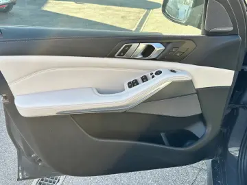 BMW X5 xDrive30d M Sport Individual Leder weiß