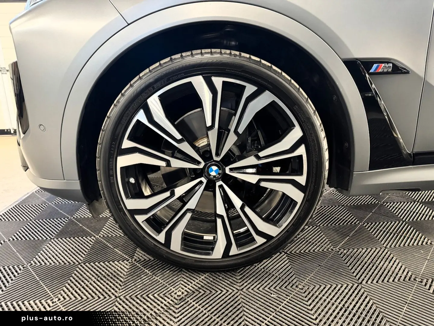 BMW X7 M60i Individual Carbon 7-Sitzer B&W Massage