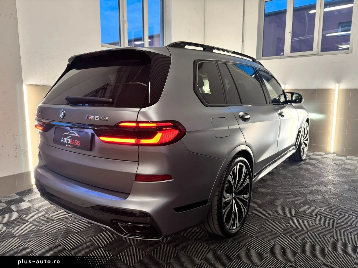 BMW X7 M60i Individual Carbon 7-Sitzer B&W Massage
