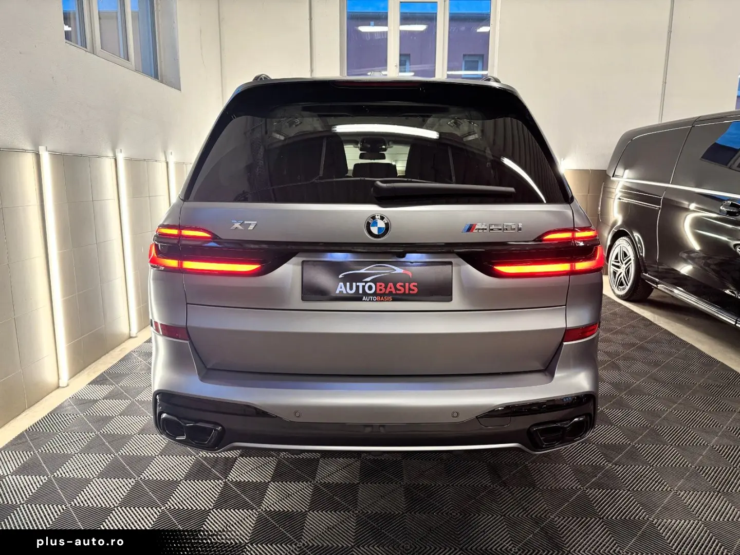 BMW X7 M60i Individual Carbon 7-Sitzer B&W Massage