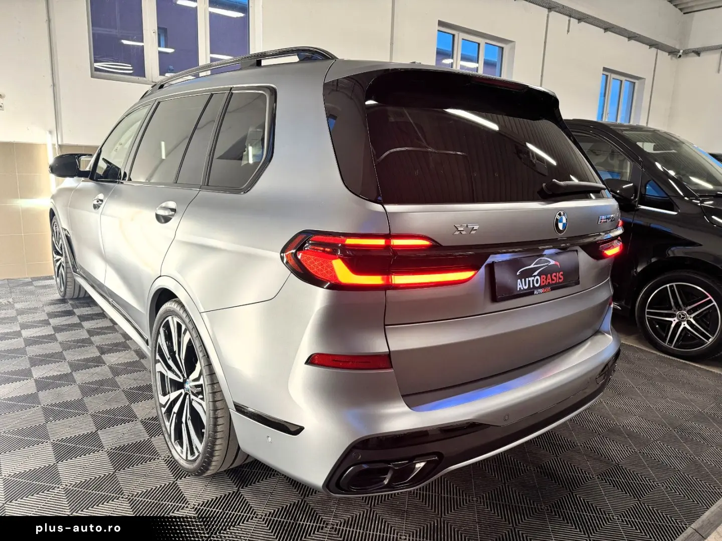 BMW X7 M60i Individual Carbon 7-Sitzer B&W Massage
