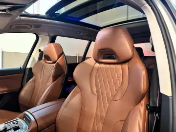 BMW X7 M60i Individual Carbon 7-Sitzer B&W Massage