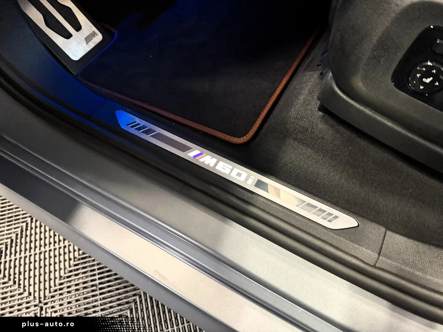 BMW X7 M60i Individual Carbon 7-Sitzer B&W Massage