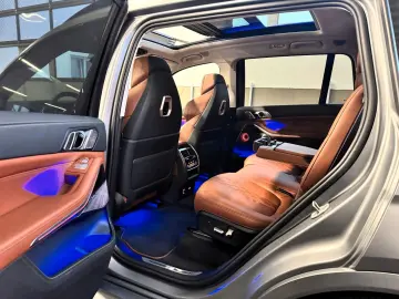 BMW X7 M60i Individual Carbon 7-Sitzer B&W Massage