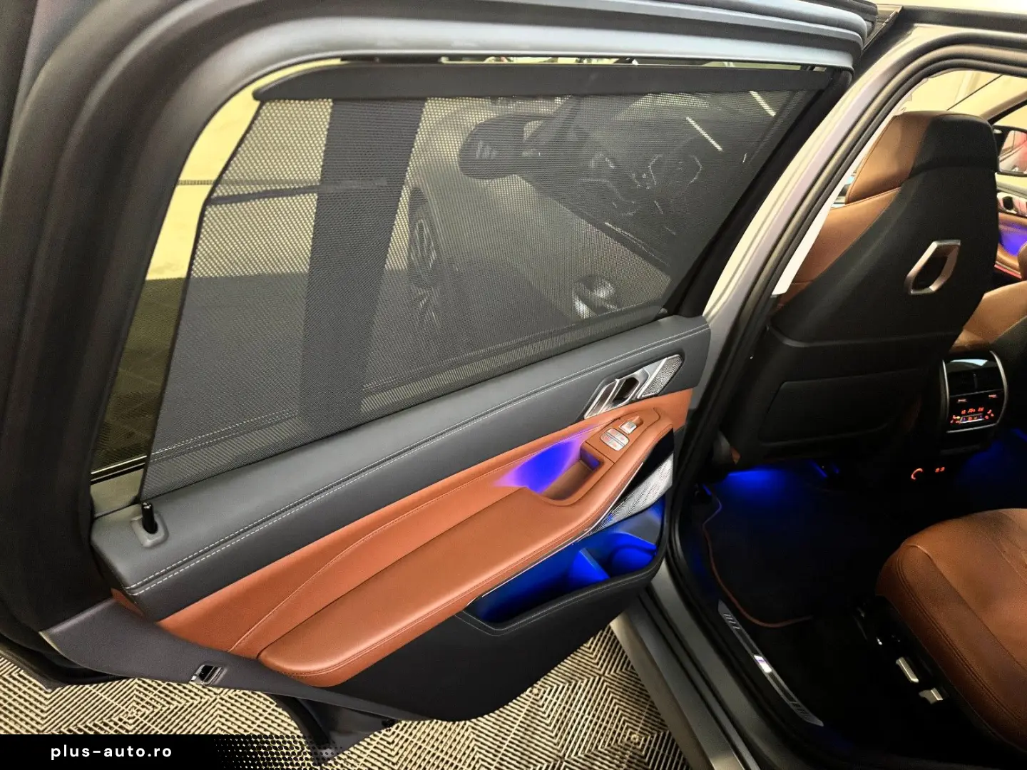 BMW X7 M60i Individual Carbon 7-Sitzer B&W Massage