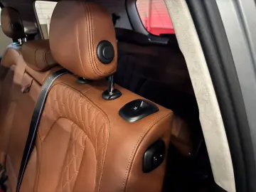 BMW X7 M60i Individual Carbon 7-Sitzer B&W Massage