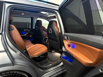 BMW X7 M60i Individual Carbon 7-Sitzer B&W Massage