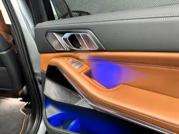 BMW X7 M60i Individual Carbon 7-Sitzer B&W Massage