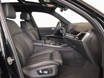 BMW X7 xDr40i M Sport ExDrive StHz SkyL AHK Massage
