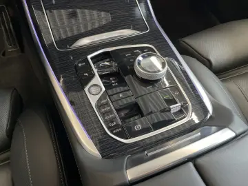 BMW X7 xDr40i M Sport ExDrive StHz SkyL AHK Massage