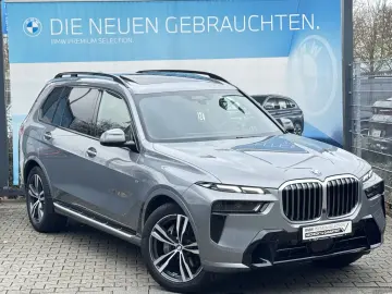 BMW X7 xDrive40i M Sport AHK P-SKY 6-Sitze StHzg h&k