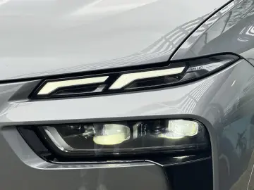 BMW X7 xDrive40i M Sport AHK P-SKY 6-Sitze StHzg h&k