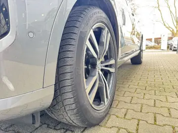 BMW X7 xDrive40i M Sport AHK P-SKY 6-Sitze StHzg h&k