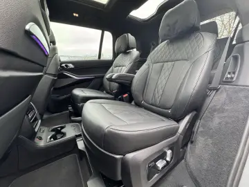 BMW X7 xDrive40i M Sport AHK P-SKY 6-Sitze StHzg h&k