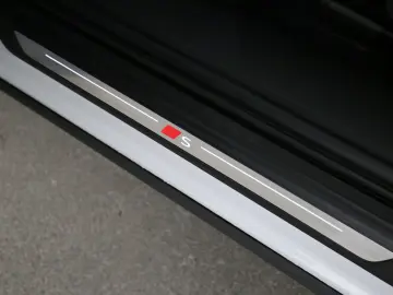 AUDI Q5 2.0 TDI quattro S-tronic Neues Modell S-line