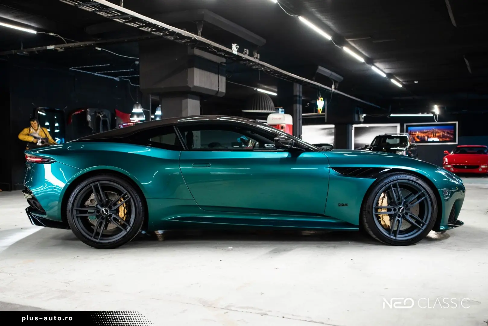 ASTON MARTIN DBS 5.2 V12