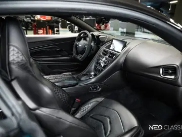 ASTON MARTIN DBS 5.2 V12