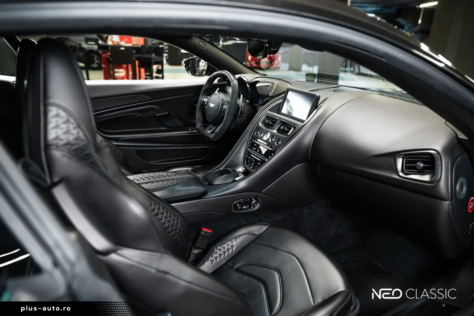 ASTON MARTIN DBS 5.2 V12