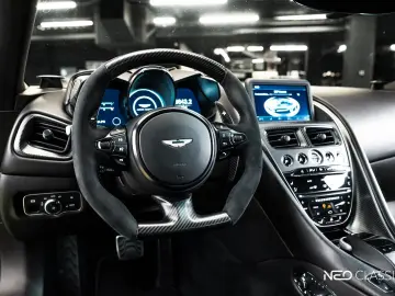 ASTON MARTIN DBS 5.2 V12