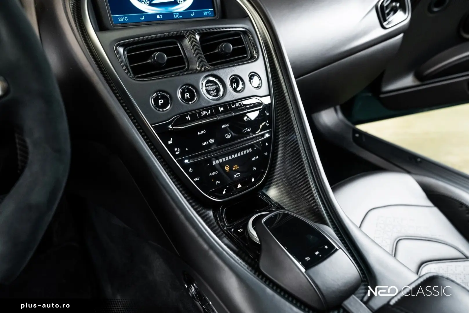 ASTON MARTIN DBS 5.2 V12