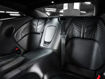 ASTON MARTIN DBS 5.2 V12