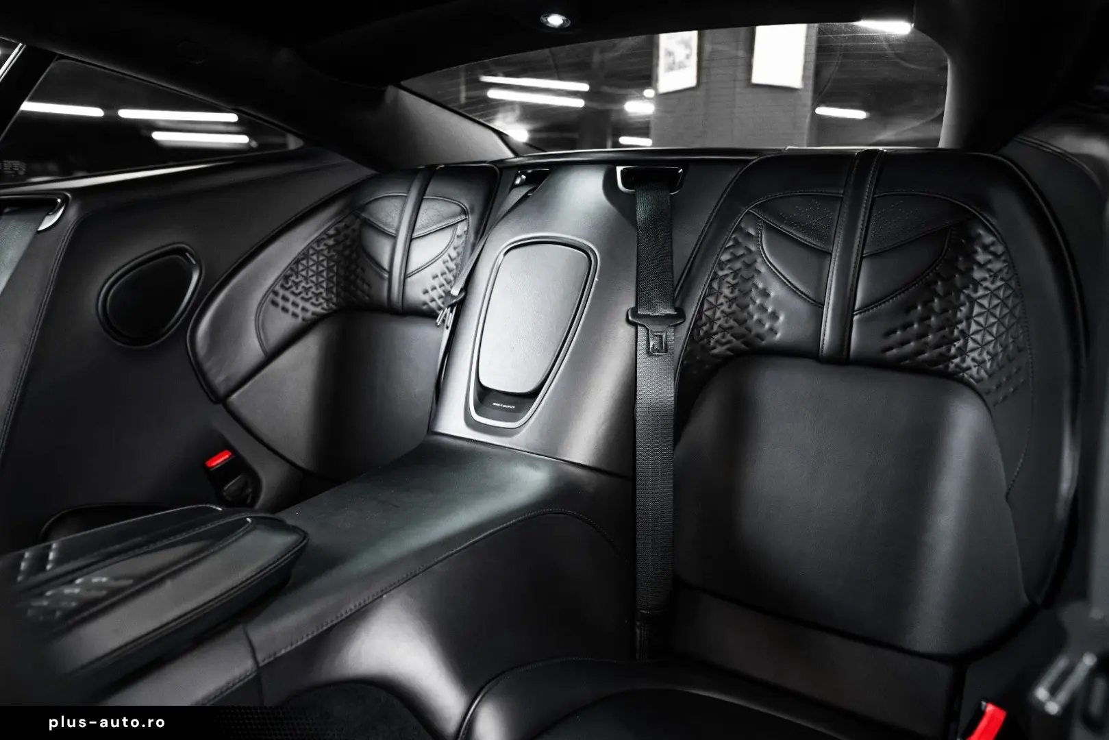 ASTON MARTIN DBS 5.2 V12