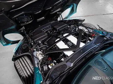 ASTON MARTIN DBS 5.2 V12