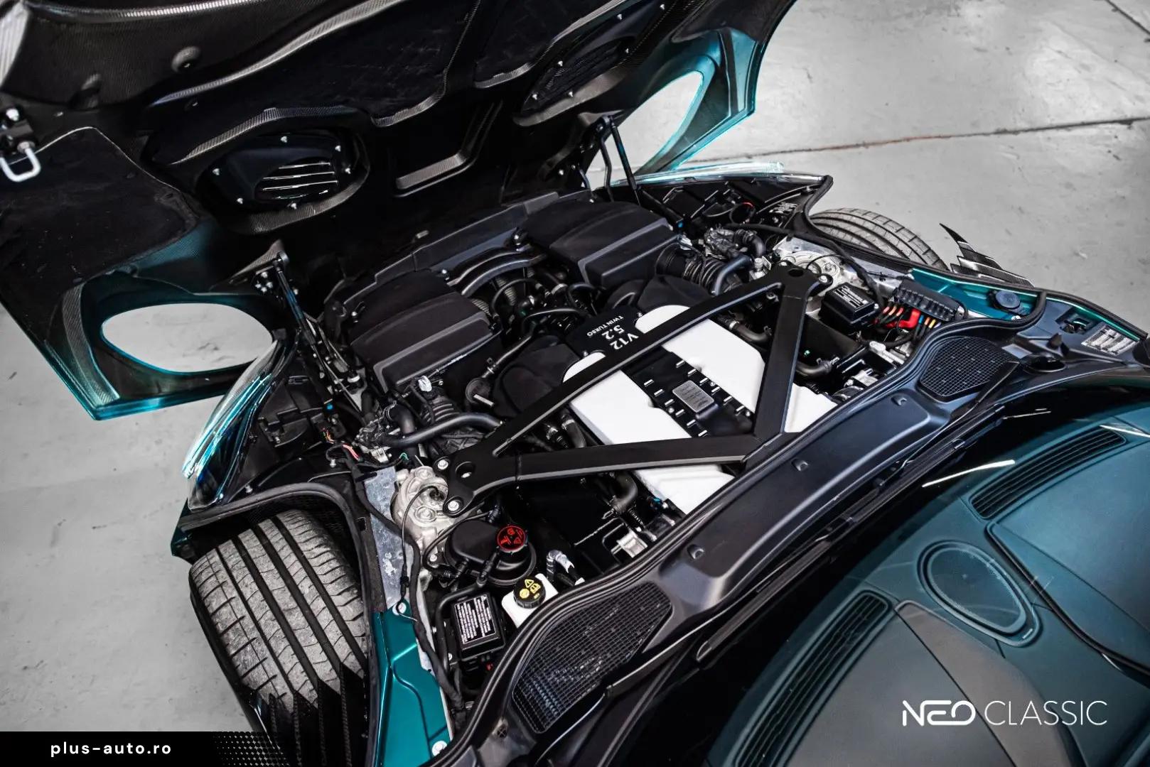 ASTON MARTIN DBS 5.2 V12