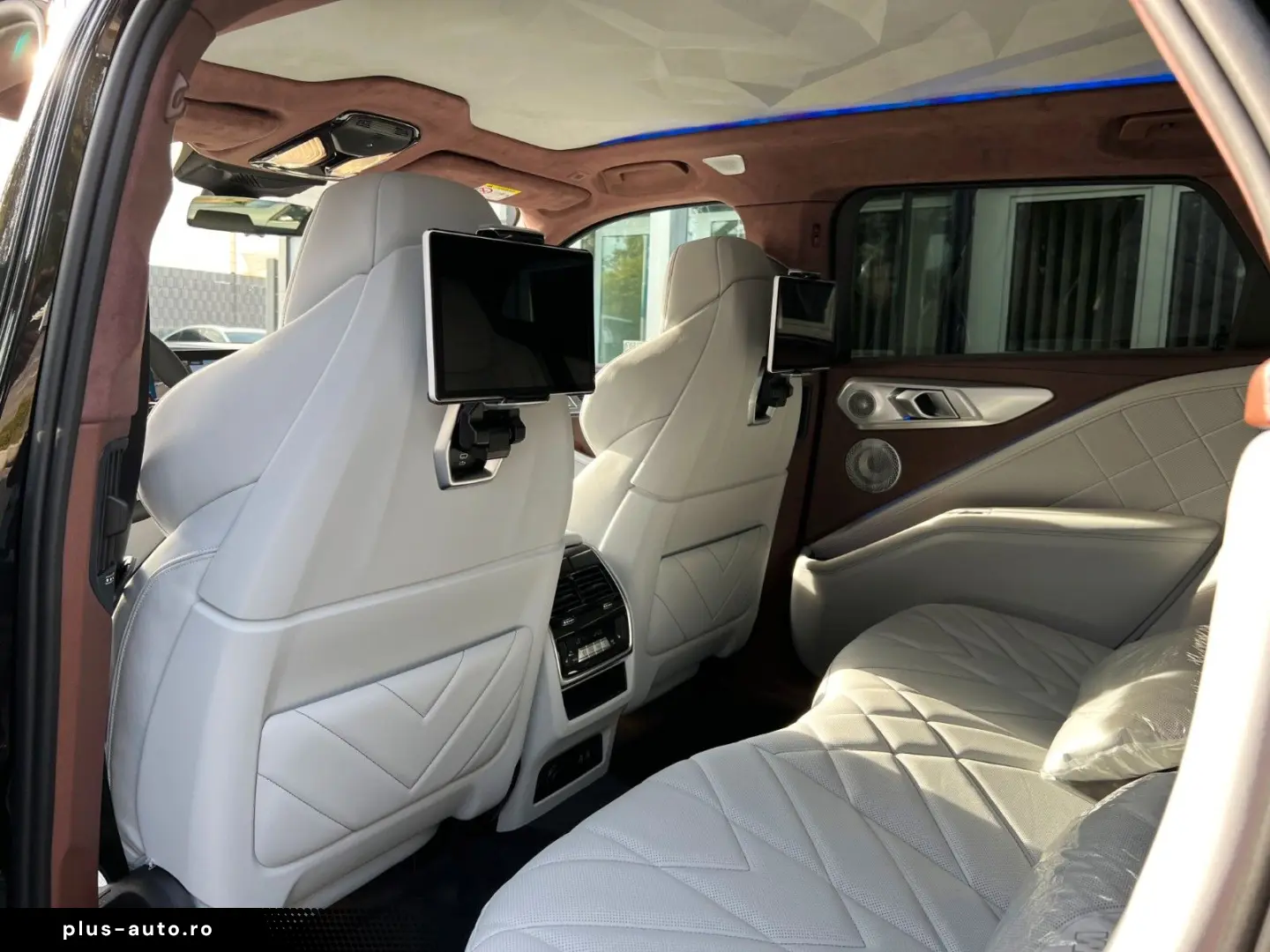 BMW XM Driver s Package B&W Anhäng Carbon Individual