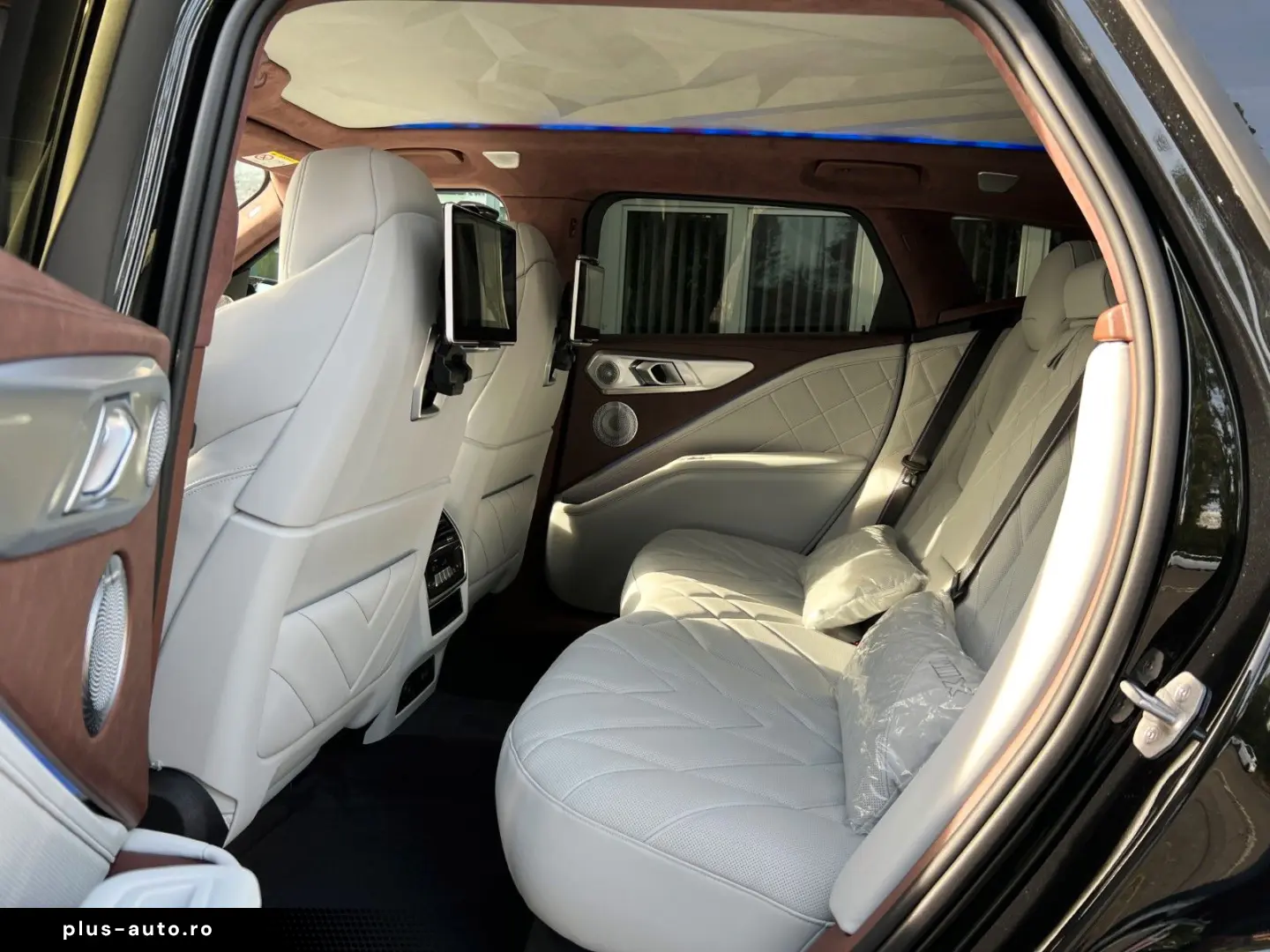 BMW XM Driver s Package B&W Anhäng Carbon Individual