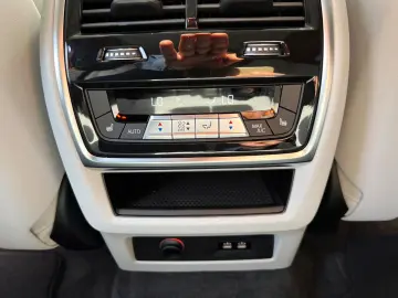 BMW XM Driver s Package B&W Anhäng Carbon Individual