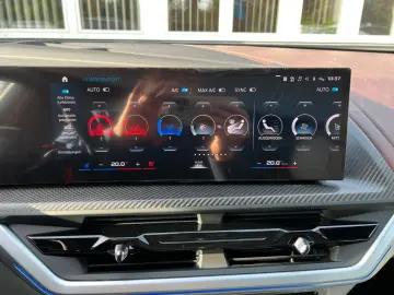 BMW XM Driver s Package B&W Anhäng Carbon Individual