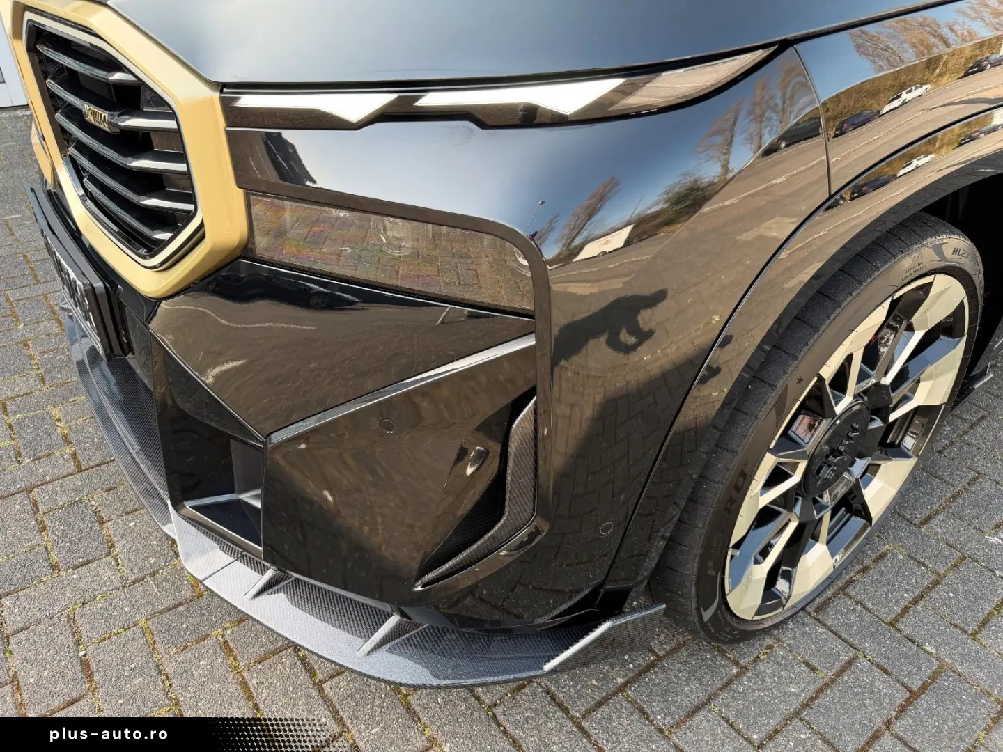 BMW XM Driver s Package B&W Anhäng Carbon Individual