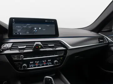 BMW 530e xD M Sport H K DAB HUD Individual 19Zoll