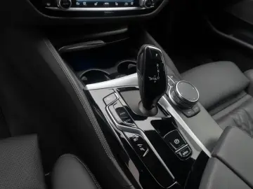 BMW 530e xD M Sport H K DAB HUD Individual 19Zoll