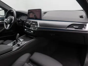 BMW 530e xD M Sport H K DAB HUD Individual 19Zoll
