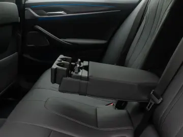 BMW 530e xD M Sport H K DAB HUD Individual 19Zoll