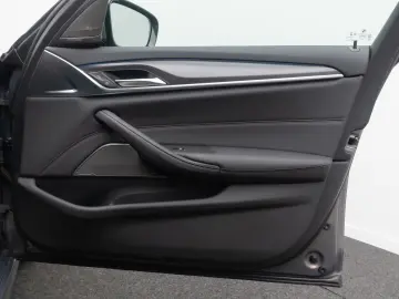 BMW 530e xD M Sport H K DAB HUD Individual 19Zoll