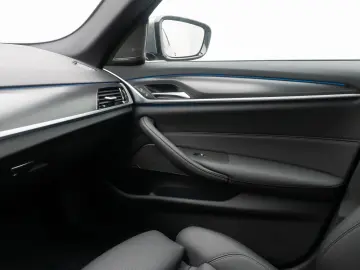 BMW 530e xD M Sport H K DAB HUD Individual 19Zoll