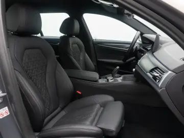 BMW 530e xD M Sport H K DAB HUD Individual 19Zoll